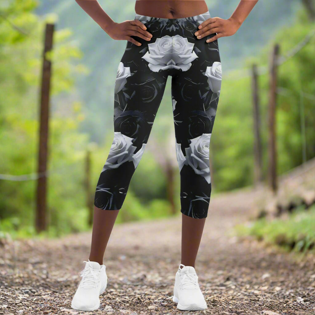 "Rosas y Espinas" - Lady Capri Leggings