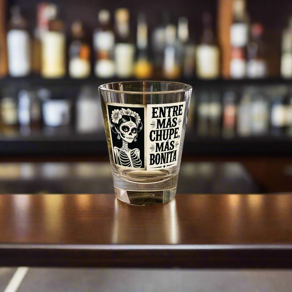 "Entre Mas Chupe, Mas Bonita" - Shot Glass