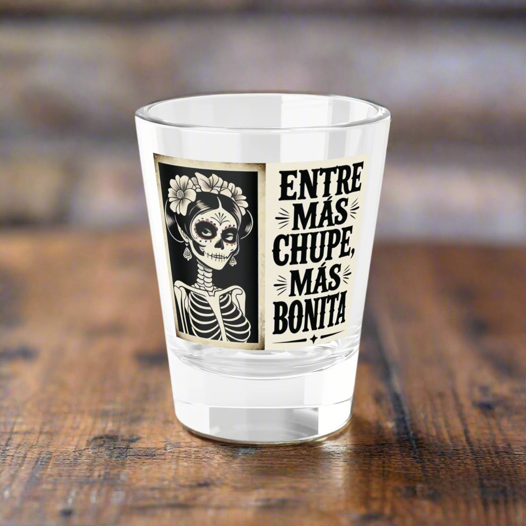 "Entre Mas Chupe, Mas Bonita" - Shot Glass