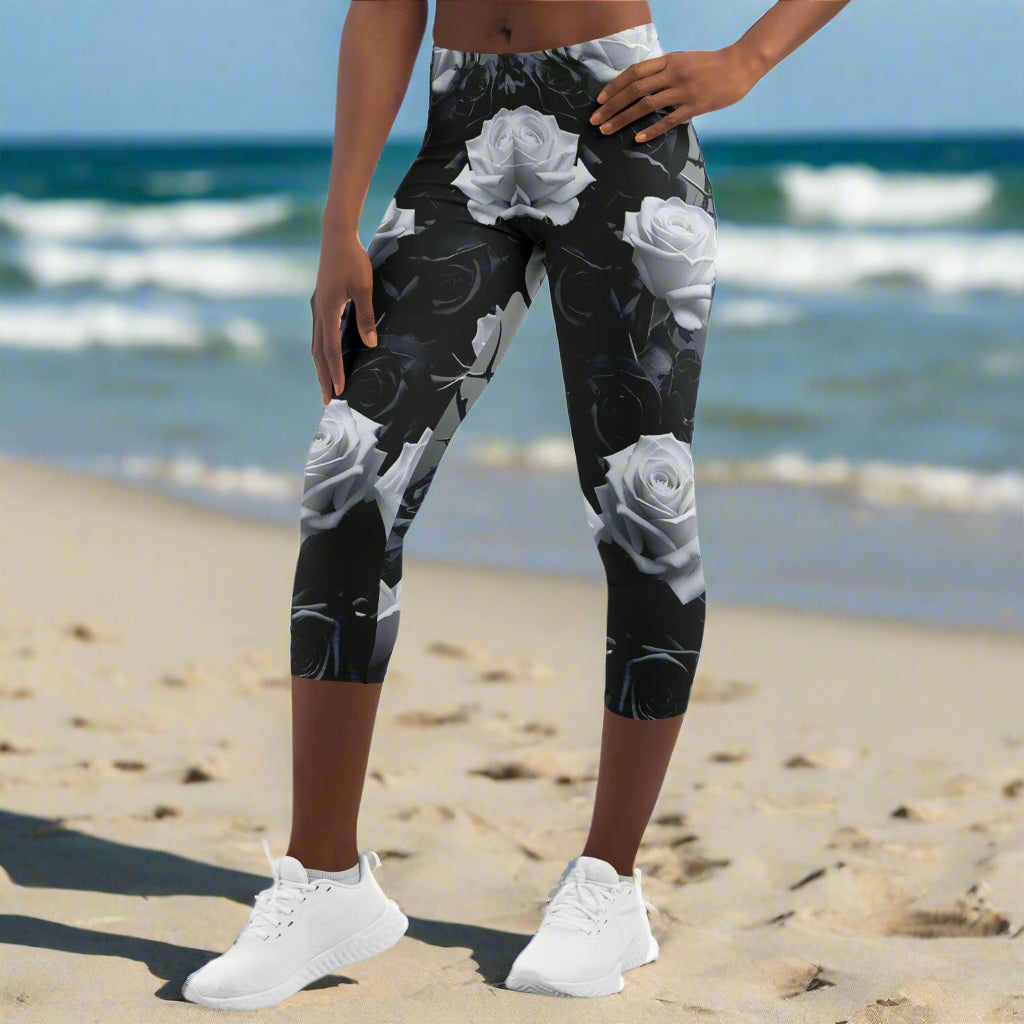 "Rosas y Espinas" - Lady Capri Leggings